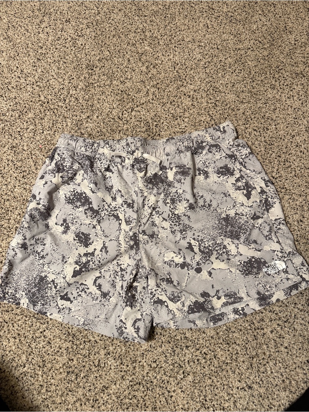 Mens The North Face Action Short 2.0. Grey splatter color